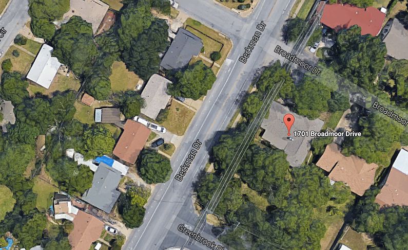 1st image of 1701 Broadmoor Dr