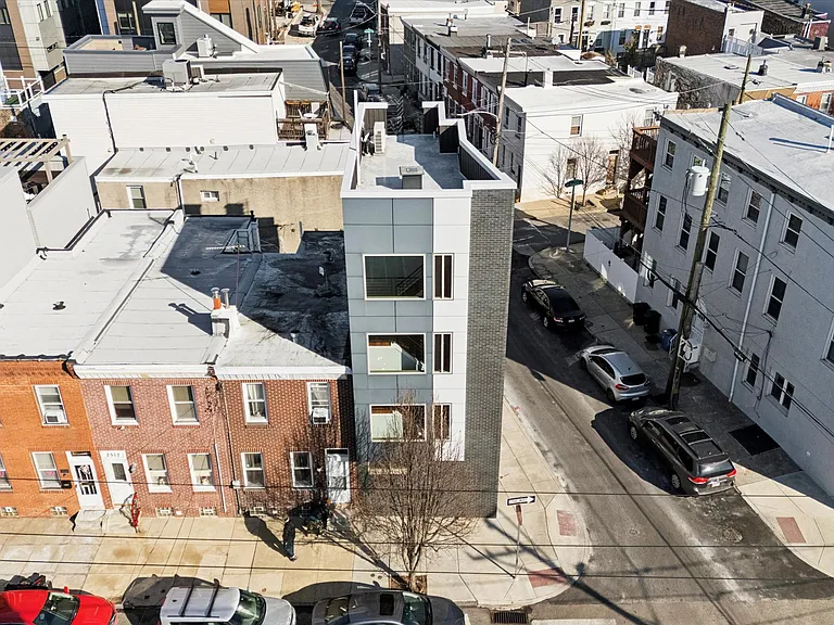 2521 E Dauphin St — Photo 8