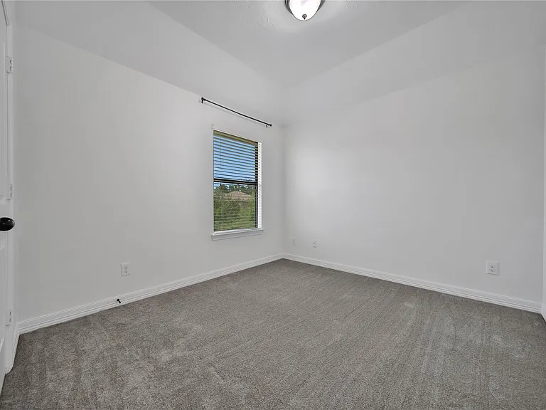 711 Aulia Ln — Photo 14