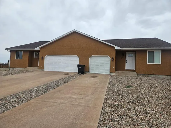 323-325 W Magpie Ln, Pueblo, CO 81007
