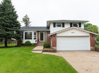 602 N Windsor Dr, Mount Prospect, IL 60056