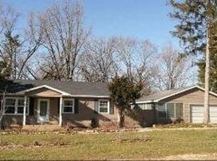 7N092 Kearns Rd, South Elgin, IL 60177