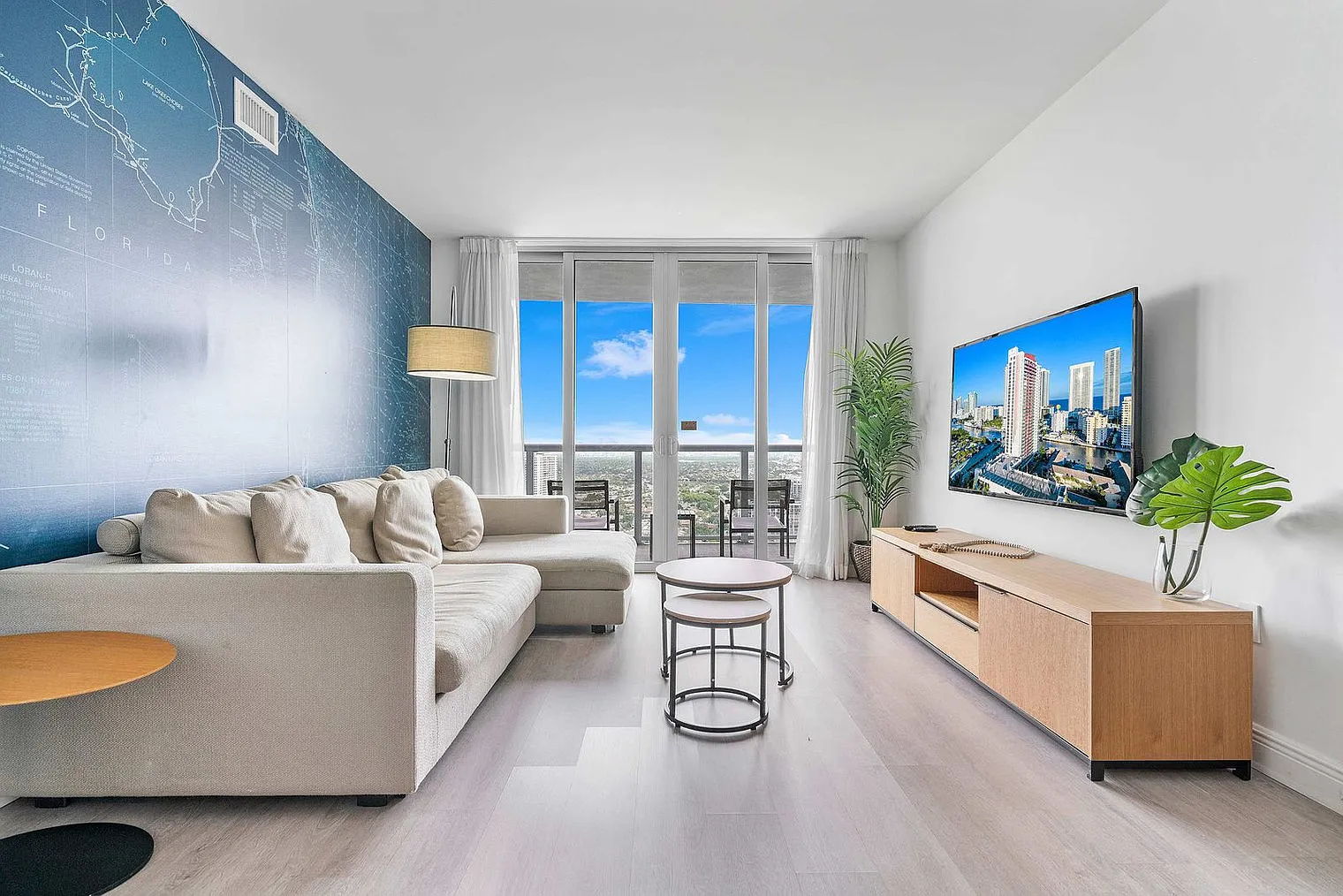 1 bed, 1.0 bath, 699 sqft, $3,102 — Photo 3