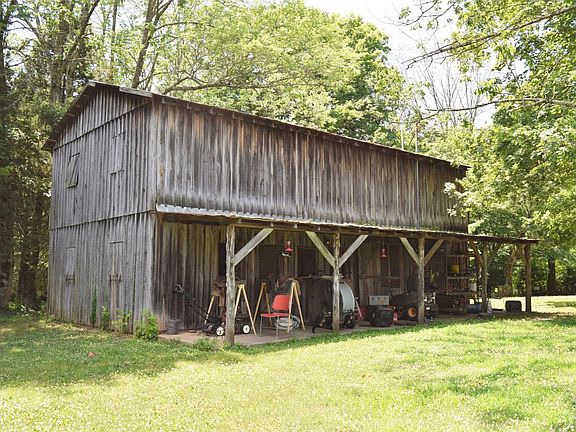 Great barn and workshop.