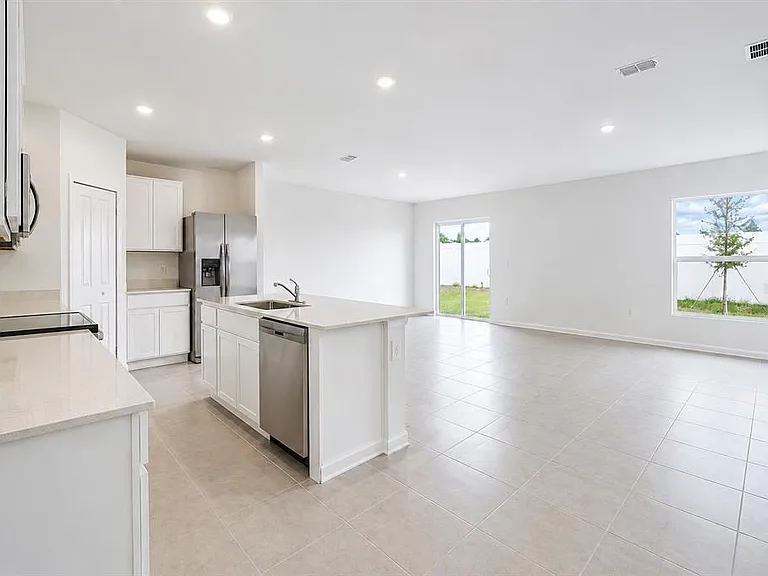 371 Artemis St — Photo 2