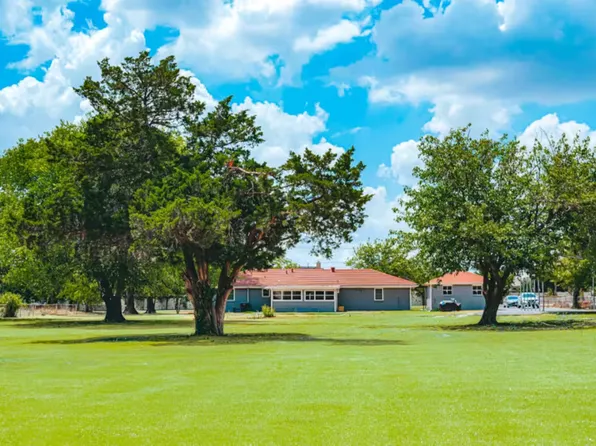 1011 E Wintergreen Rd, Cedar Hill, TX 75104