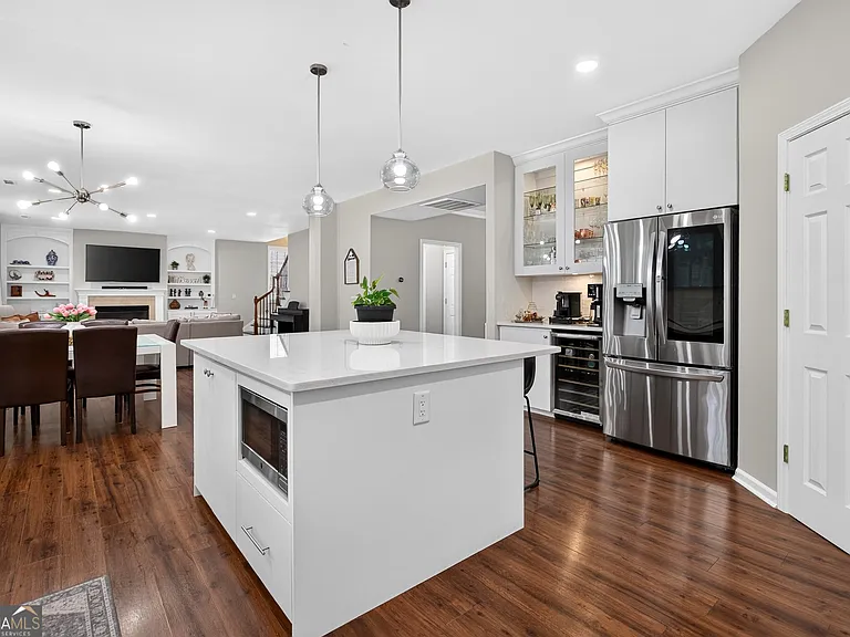 323 Revolution Dr — Photo 15