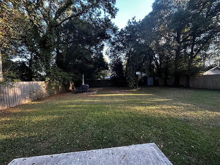 1403 Wilson Ave — Photo 16