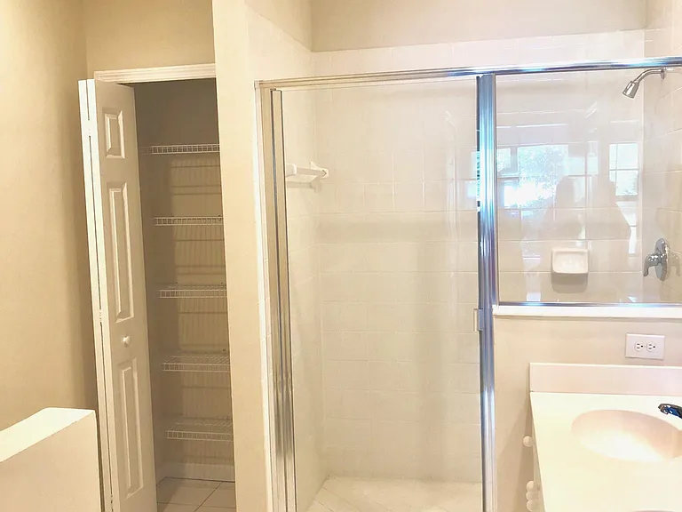 405 La Travesia Flora St #101 — Photo 9