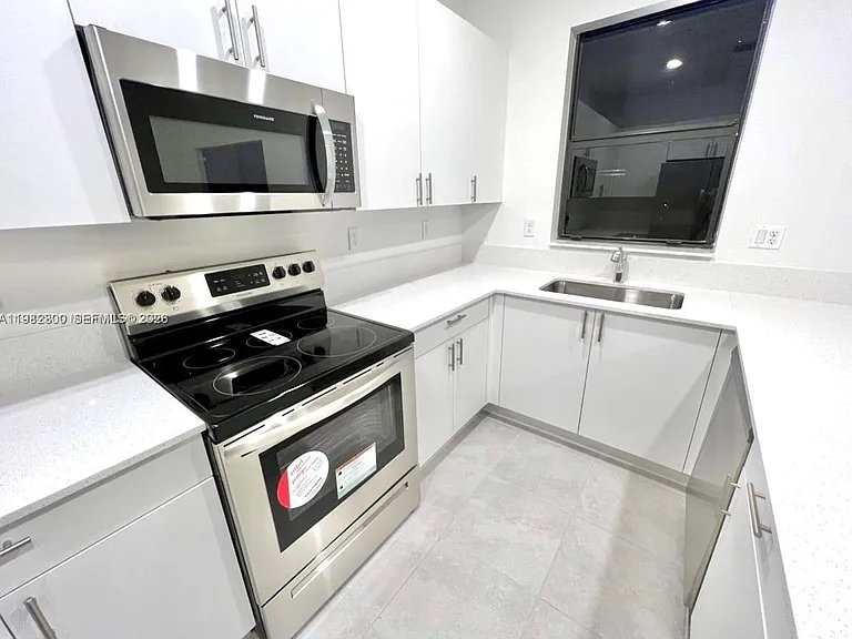 12950 SW 233rd Ter — Photo 3