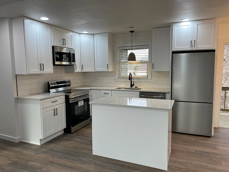301 N Kentwood Ave — Photo 6