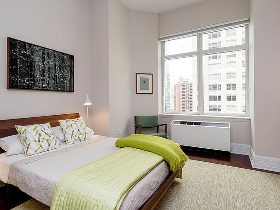 4th image of 300 E 55th St APT 21A