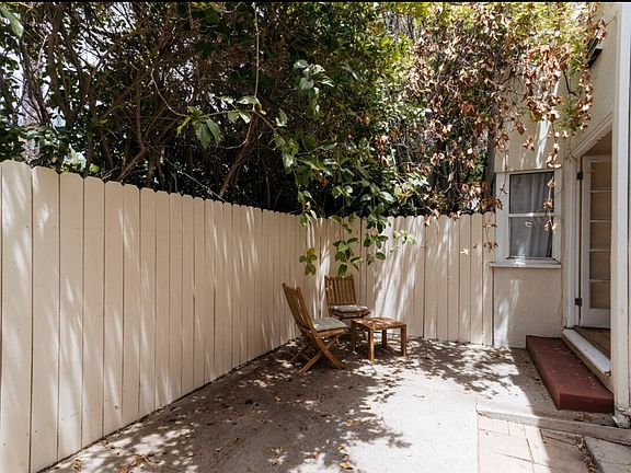 2nd image of 1130 Chelsea Ave #3
