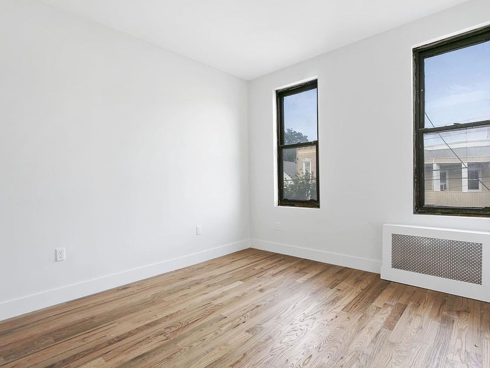 2nd image of 157 Miller Ave APT 2R
