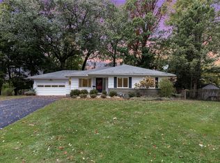 41 Brookview Dr, Rochester, NY 14617