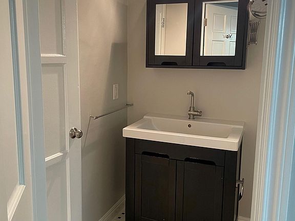 5th image of 1021 N Doheny Dr APT 4
