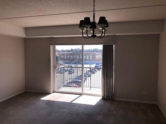 5th image of 3303 S Grove Ave #409