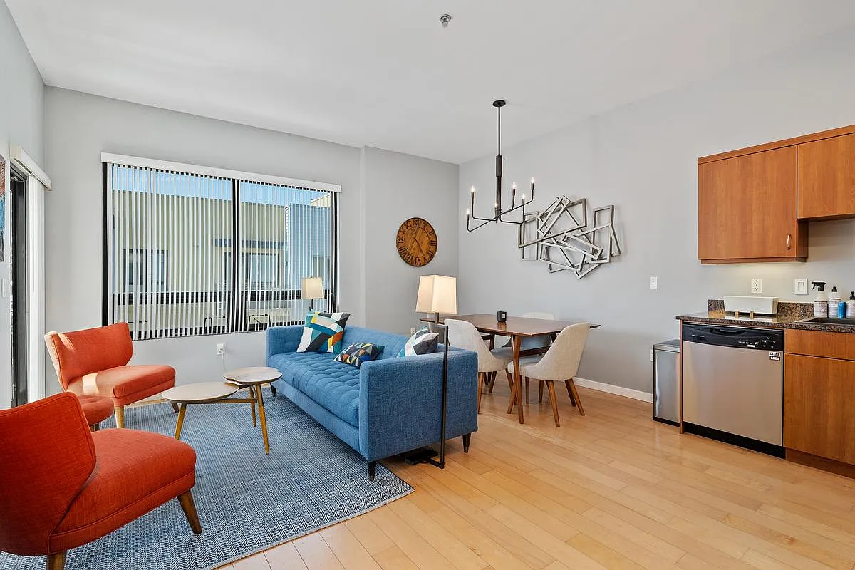 889 Date St — Photo 1