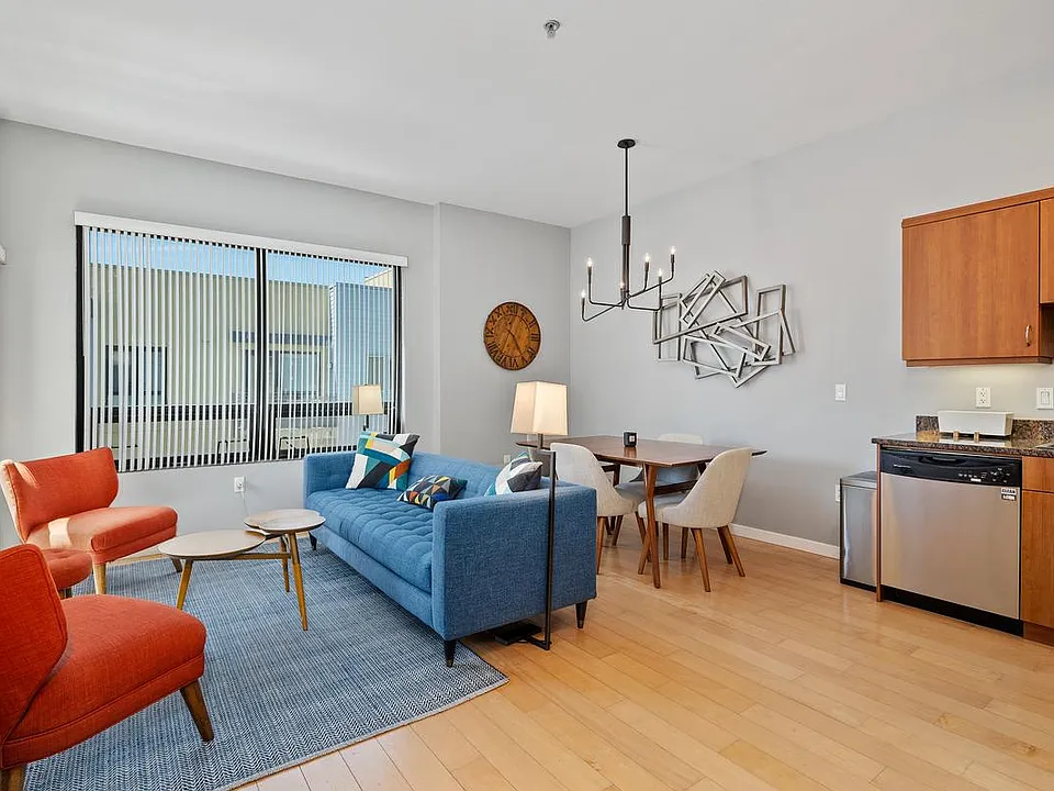 889 Date St #541