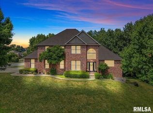 33 Woodland Trl, Rochester, IL 62563