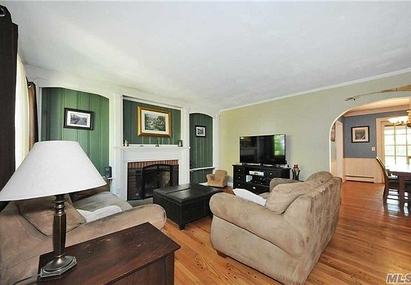 4th image of 10 Grove Ave