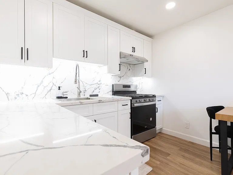 310 S D St — Photo 11