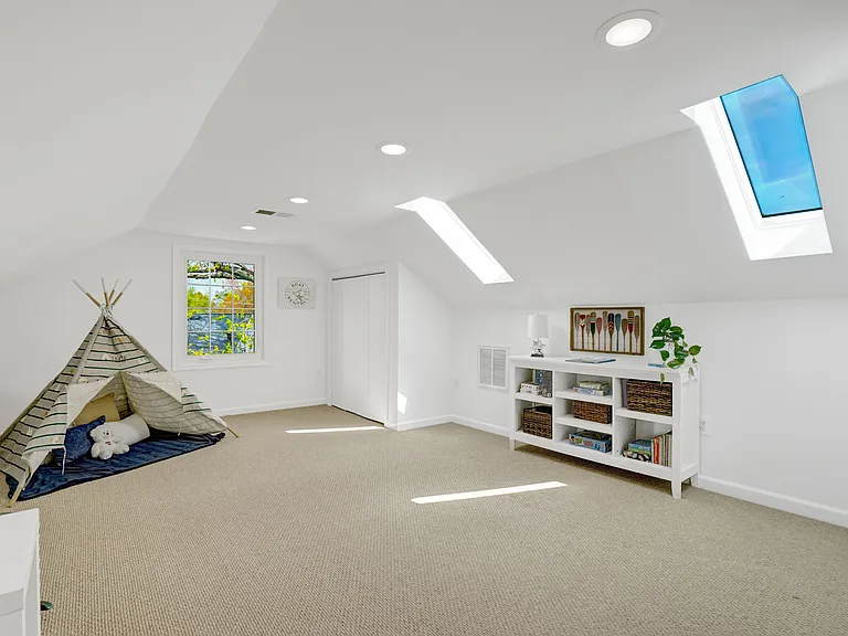 1012 Croton Dr — Photo 16