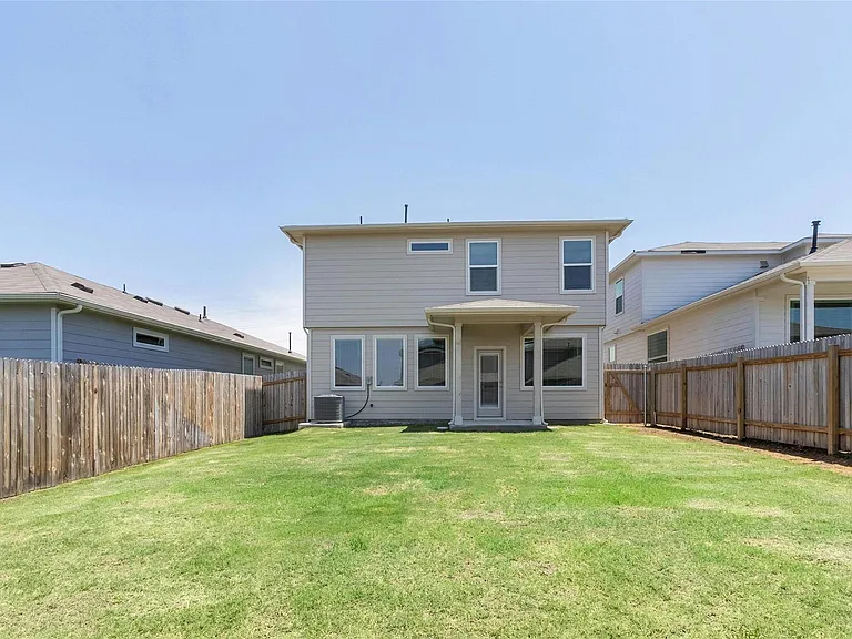320 Fairfax Ave — Photo 4