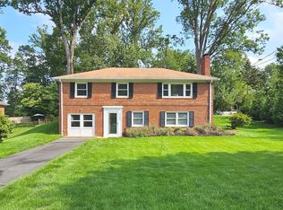 7204 Camp Alger Ave, Falls Church, VA 22042