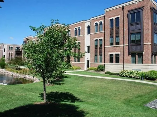 19045 Thomson Dr, Brookfield, WI 53045