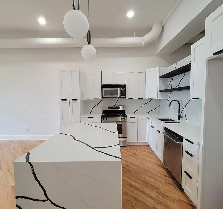 1400 N Milwaukee Ave #304