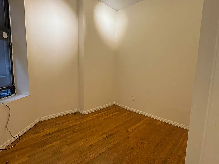 449 W 37th St #2FE — Photo 8