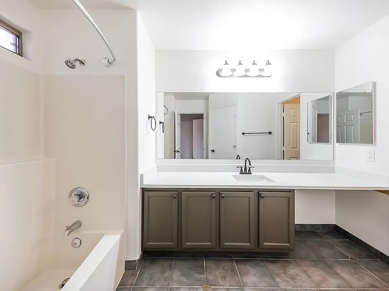 21808 N 40th Pl — Photo 12