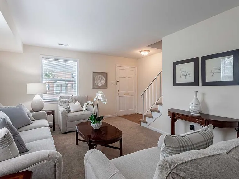Meadowbrook Apartments — Photo 3