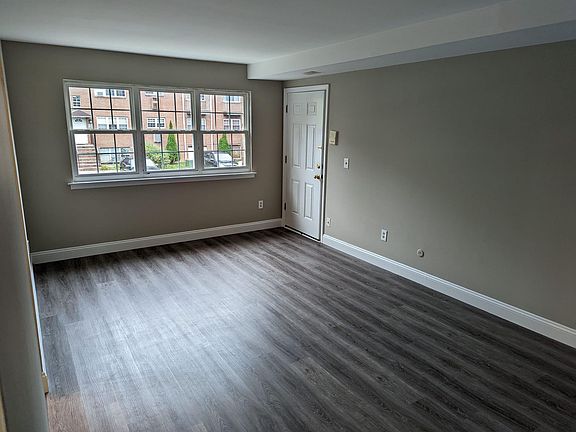 Living room with lots of sunlight