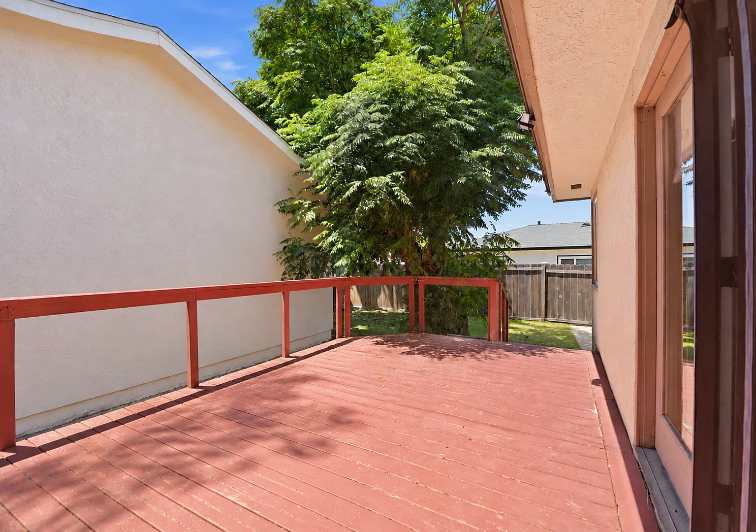 Attached garage! — Photo 2
