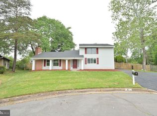 8 Rheims Ct, Sterling, VA 20164