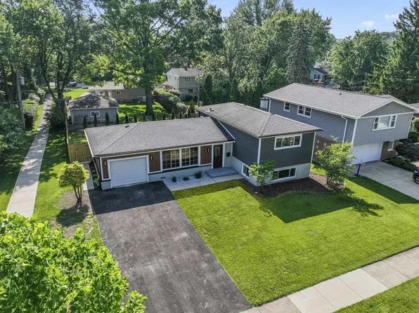 117 S Waverly Ave, Mount Prospect, IL 60056