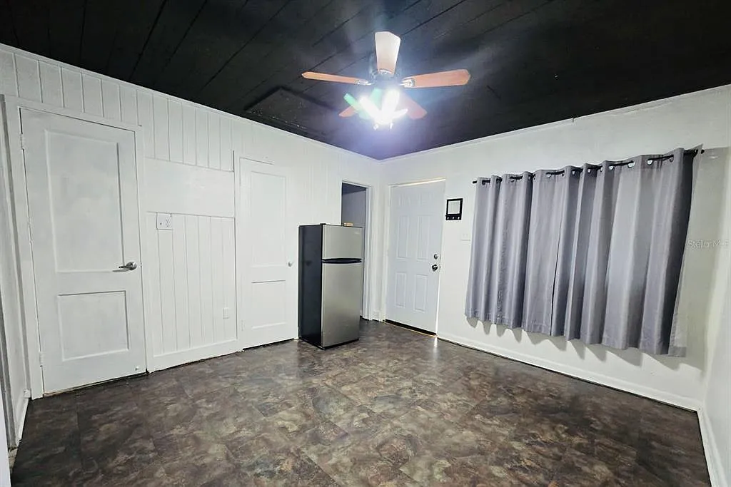 1 bed, 1.0 bath, 260 sqft, $995 — Photo 2