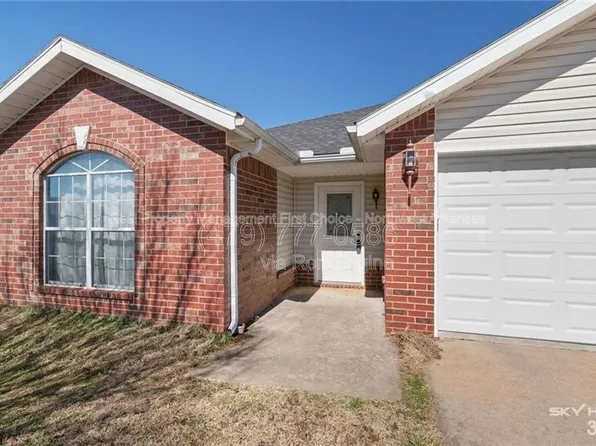 890 Sunflower St, Centerton, AR 72719