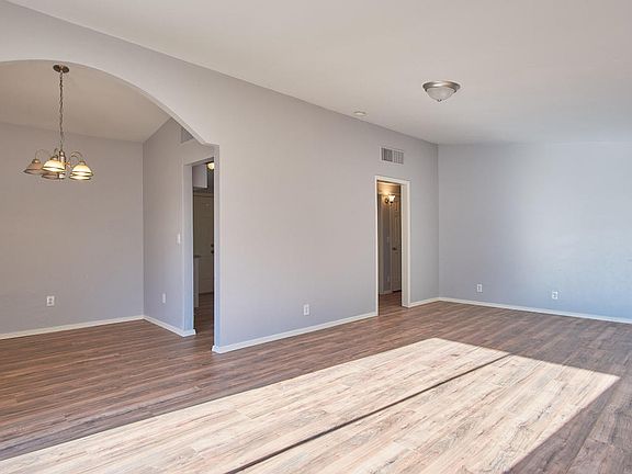 4th image of 2118 S Norton Ave