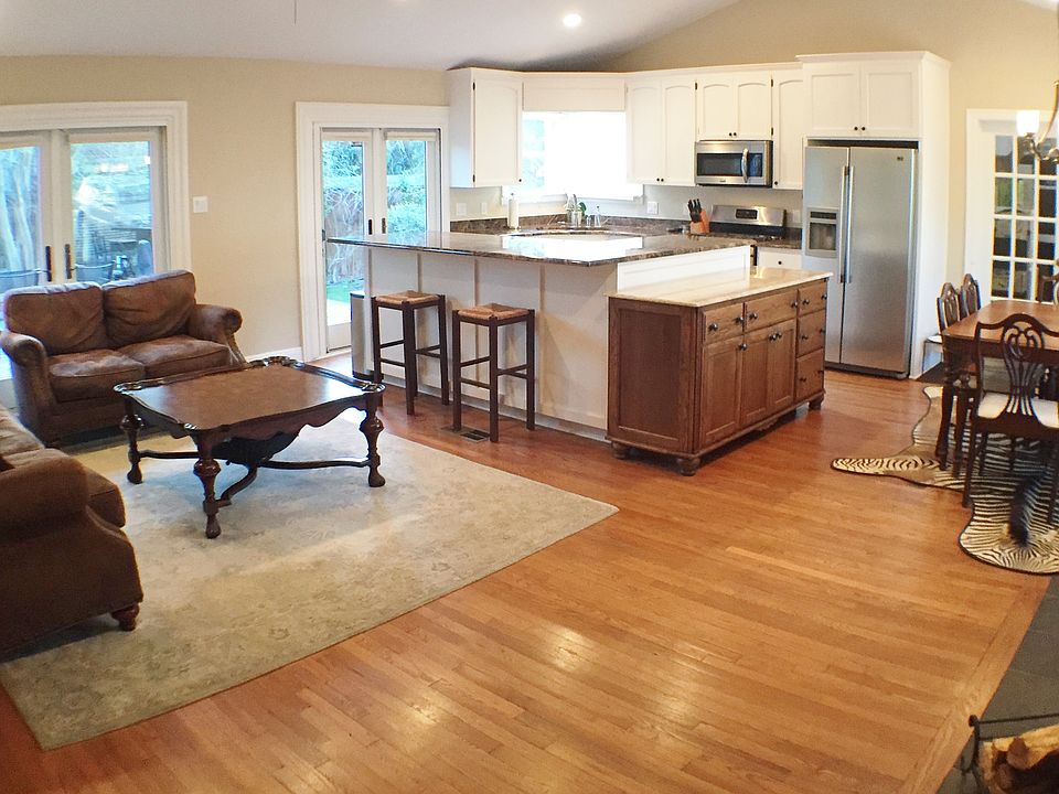 1st image of 2209 Greenlee Dr