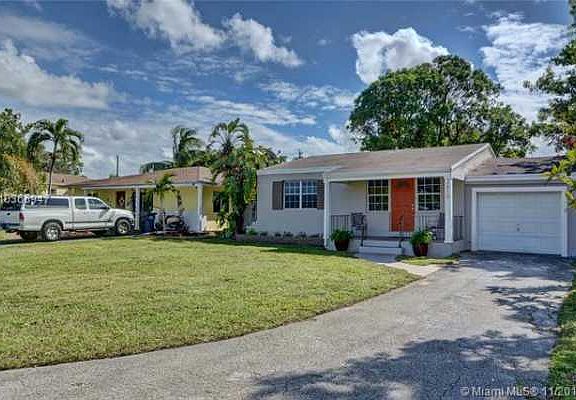 Home For Sale In Hollywood Park