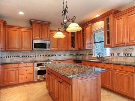 4th image of 669 Monterey Dr