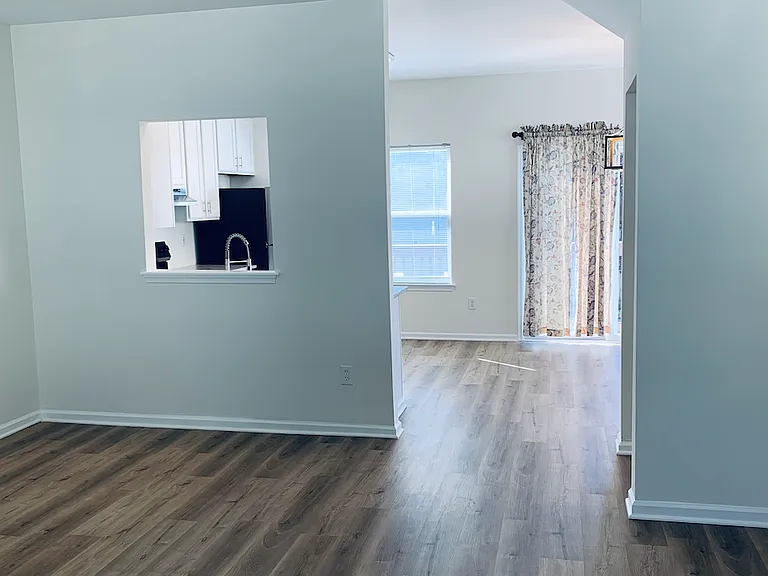 206 Thomas Ln S — Photo 12