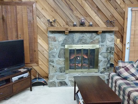 Living Room & Gas Fireplace