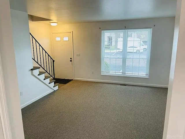 2 bed, 1.5 bath, 992 sqft, $1,250 — Photo 2
