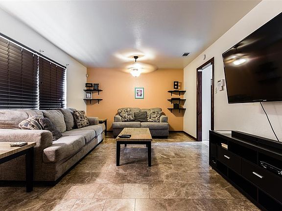 3rd image of 2001 Southridge Dr
