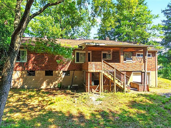 5th image of 142 Franklin Ave