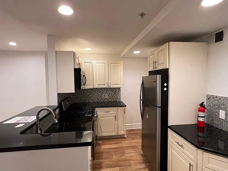 827 Garden St #1 — Photo 19